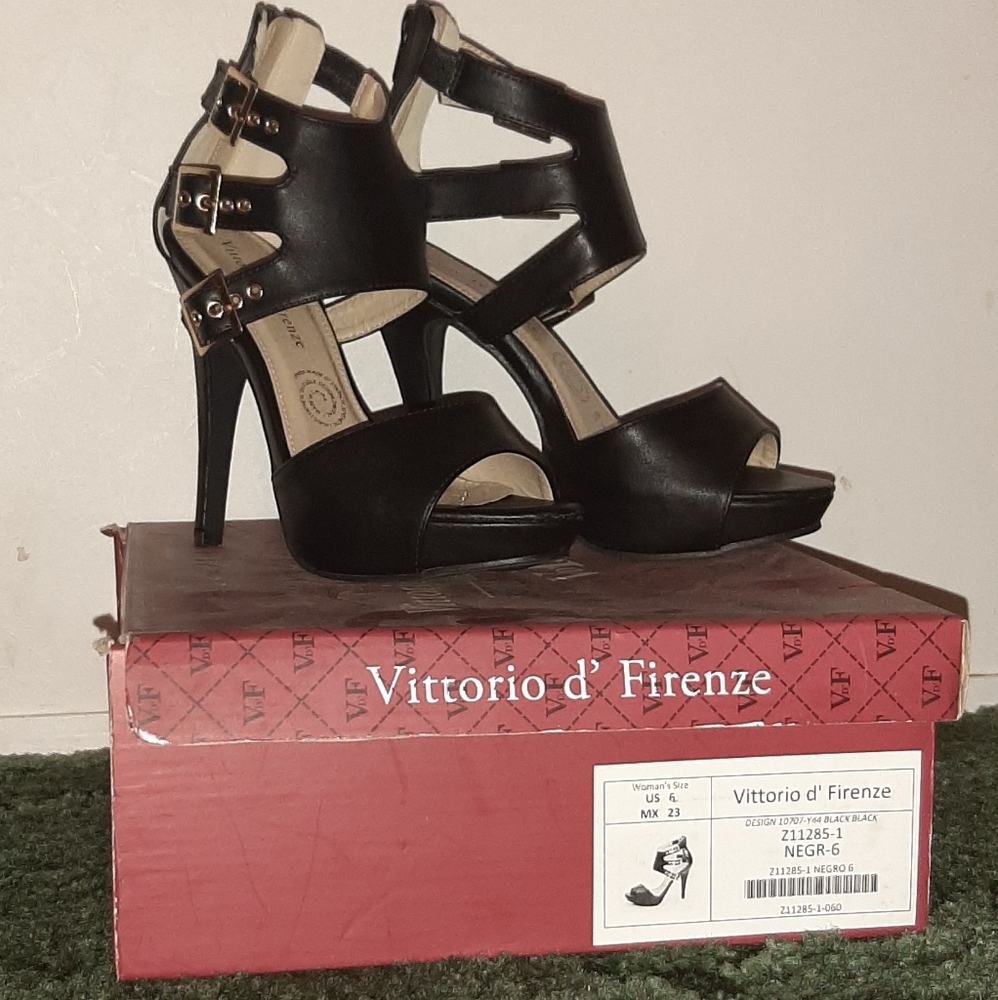 Vittorio d' Firenze black heels